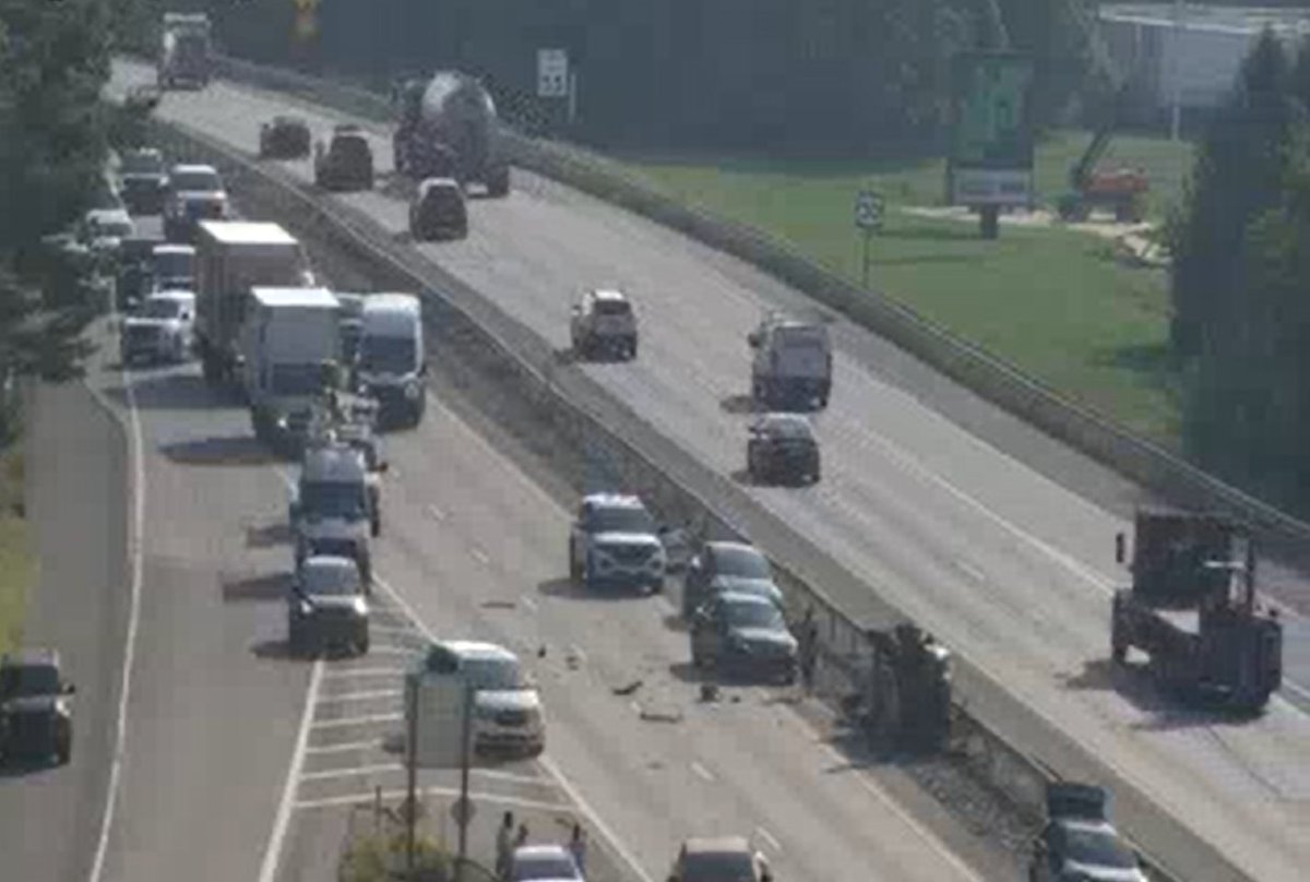 WGAL's tweet photo. A vehicle rolled onto its side, shutting down all westbound lanes of Route 30 at the Mountville exit. #panews #crash #route30 https://t.co/j2b65toK3o