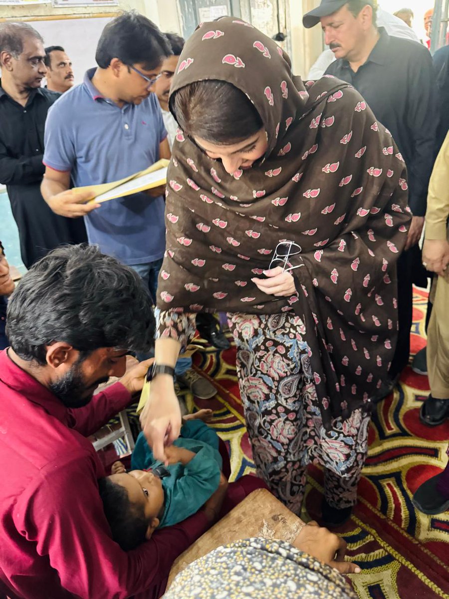 وزیر اعلیٰ پنجاب مریم نواز شریف علی پور  ریلیف پہنچ گئیں

وزیر اعلیٰ مریم نواز شریف کوعلی پور میں جاری ریسکیو وریلیف آپریشن پر بریفننگ

علی پور میں خواتین اور بچوں کے ساتھ کھانا کھا رہی ہیں