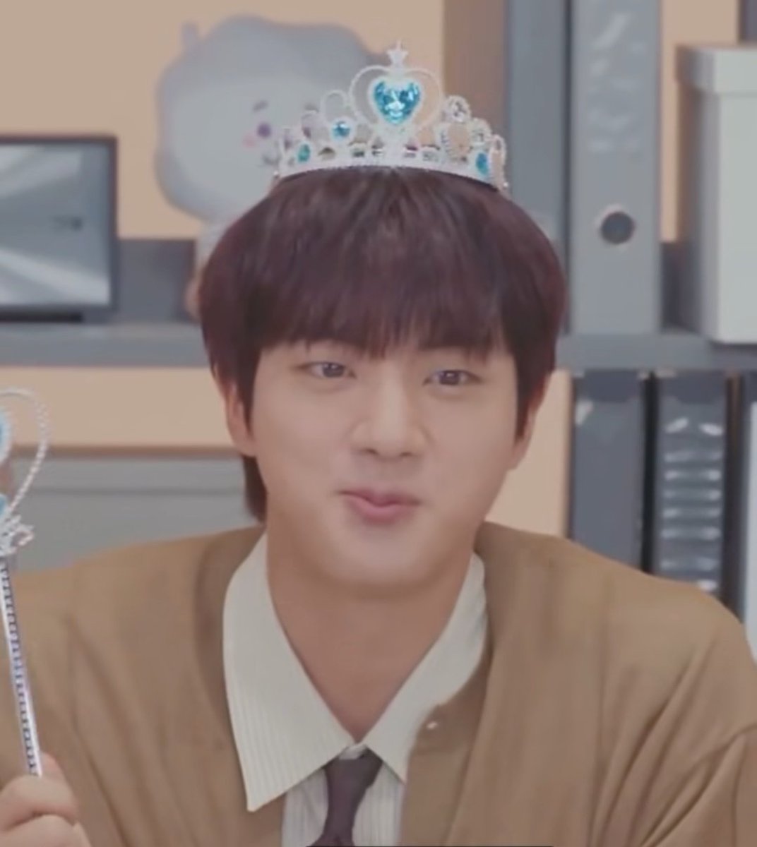 Bluesky001010's tweet photo. Today the topic was crowns and princes and princesses, nothing better than also being part of this BTS game 👑😁 @bts_bighit @BTS_twt
#NAMJOON
#JIN
#TAEHYUNG
#JHOPE
#JUNGKOOK
#JIMIN
#SUGA
#Betab https://t.co/0CtW9WQbrj