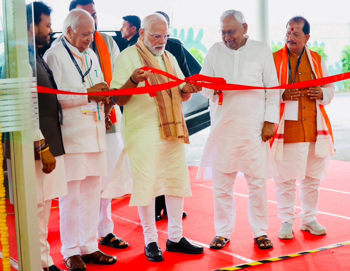 AshwiniKChoubey's tweet photo. आदरणीय प्रधानमंत्री श्री Narendra Modi जी ने बिहार में पूर्णिया हवाई अड्डे के नए टर्मिनल बिल्डिंग का उद्घाटन किया ।

#PurneaAirport #उड़ान_भरता_बिहार #ModijiInBihar #Welcomemodiji #BiharkiNDAsarkar #NDAforDevelopment #ModiInBihar https://t.co/J95PMlQPUC