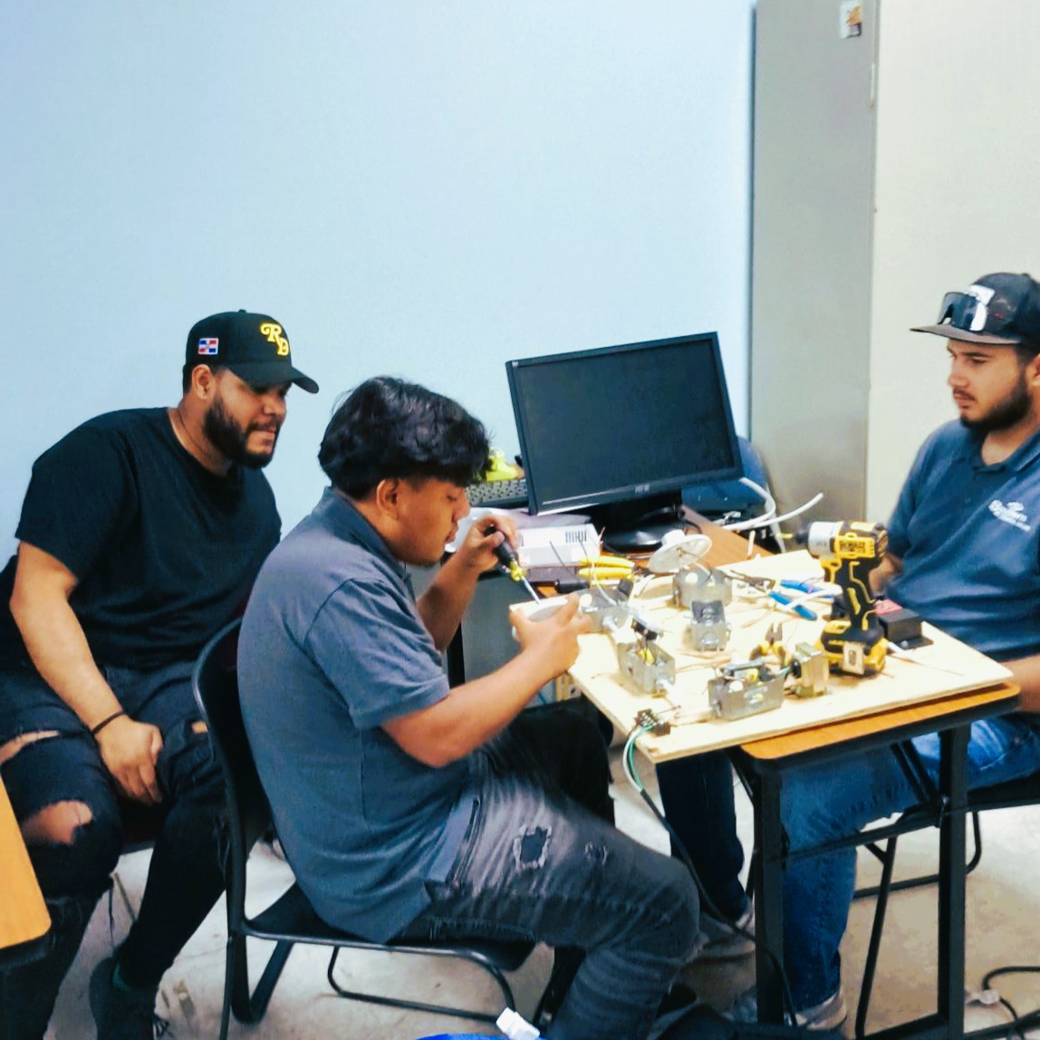 MySouthernTech's tweet image. Hands-on training. Real experience. That’s STC.