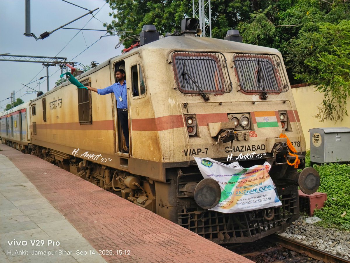 HAnkit_RF's tweet photo. 02057 Sairang Rajdhani Special, Will Run With Train Numbers 20507/20508. 

Video - https://t.co/favii6obQu

@drm_lmg_nfr @RailNf
@RailMinIndia @MungerIndex

#rajdhaniexpress #indianrailway #trains #jamalpurmunger #newtrain #munger #bhagalpur #patna
#VandeBharatExpress

(2/2) https://t.co/QBZ08bVCCv