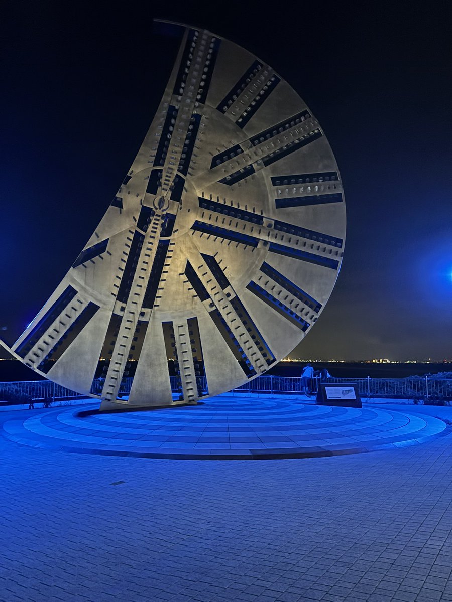 海ほたるまでドライブしてきたよ！
首都高難しかったけど東京の景色を見ながらの運転は楽しかった！東京タワー今日紫だった💜