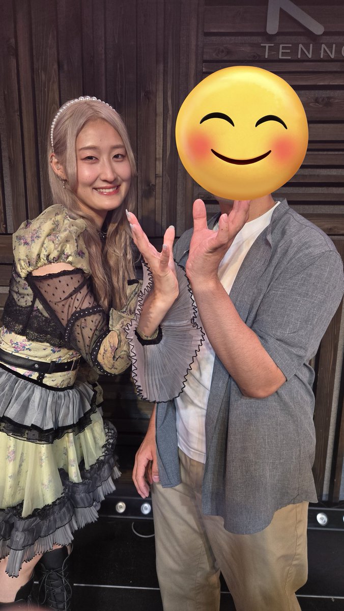 アルカナさんのキャンペーンでありがたいことに花宮ハナさんとも撮りました！！
去年舞台でなんかMリーグネタあったの思い出して好きなのか聞いてみたら話があうわあうわ、なんか仲良くなれそうな気がしました～
ポーズはお花になりました！！