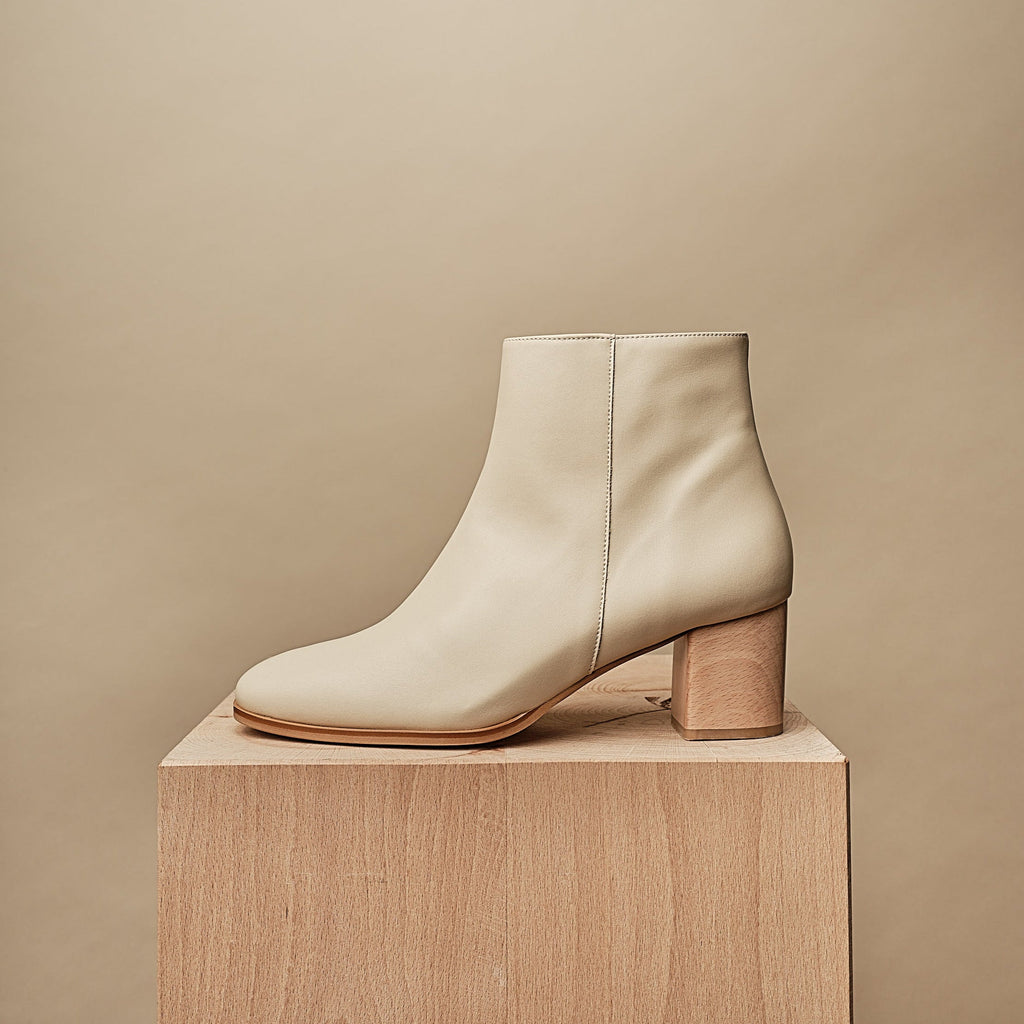 bhavastudio's tweet image. Step into timeless elegance with the LAST CHANCE JACKIE LOW ANKLE BOOTIE by BHAVA. Inspired by the iconic Jackie O, featuring a 2" solid wood heel &amp;amp; buttery-soft Italian vegan upper. Perfect harmony of retro &amp;amp; modern sophistication. #VeganLuxury #EffortlessChic #StepUpInStyle