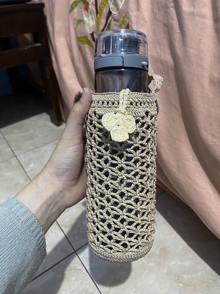 jhsuhum's tweet photo. Hi! Untuk yang suka barang rajut seperti tas, tempat botol minum, taplak meja, dll bisa dm aku. Harga bervariasi dan bisa request bentuk/ukuran/warna 🤗 Kalau seperti pada gambar start 35k aja. 

Dom Bekasi Timur. If you guys interested or wanna ask, just dm me. Thank you! 🙆‍♀️ https://t.co/oQEiACvbVq