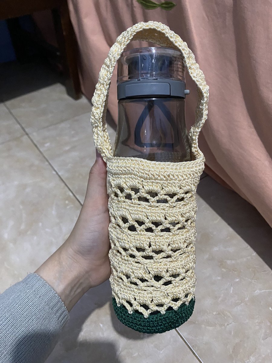 jhsuhum's tweet photo. Hi! Untuk yang suka barang rajut seperti tas, tempat botol minum, taplak meja, dll bisa dm aku. Harga bervariasi dan bisa request bentuk/ukuran/warna 🤗 Kalau seperti pada gambar start 35k aja. 

Dom Bekasi Timur. If you guys interested or wanna ask, just dm me. Thank you! 🙆‍♀️ https://t.co/oQEiACvbVq