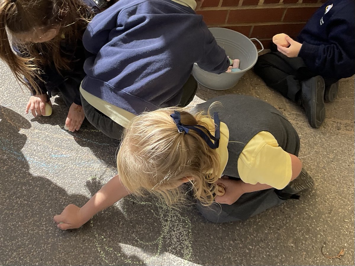 LancotSchool's tweet photo. Happy International Dot Day from Daisy class! π΄β¨ We celebrated by reading "The Dot" and getting creative. The children used their fine motor skills to decorate their own dots, thinking up their own unique ideas, just like Little Miss Brainy. #InternationalDotDay #DaisyClass https://t.co/ztpTqnir4D