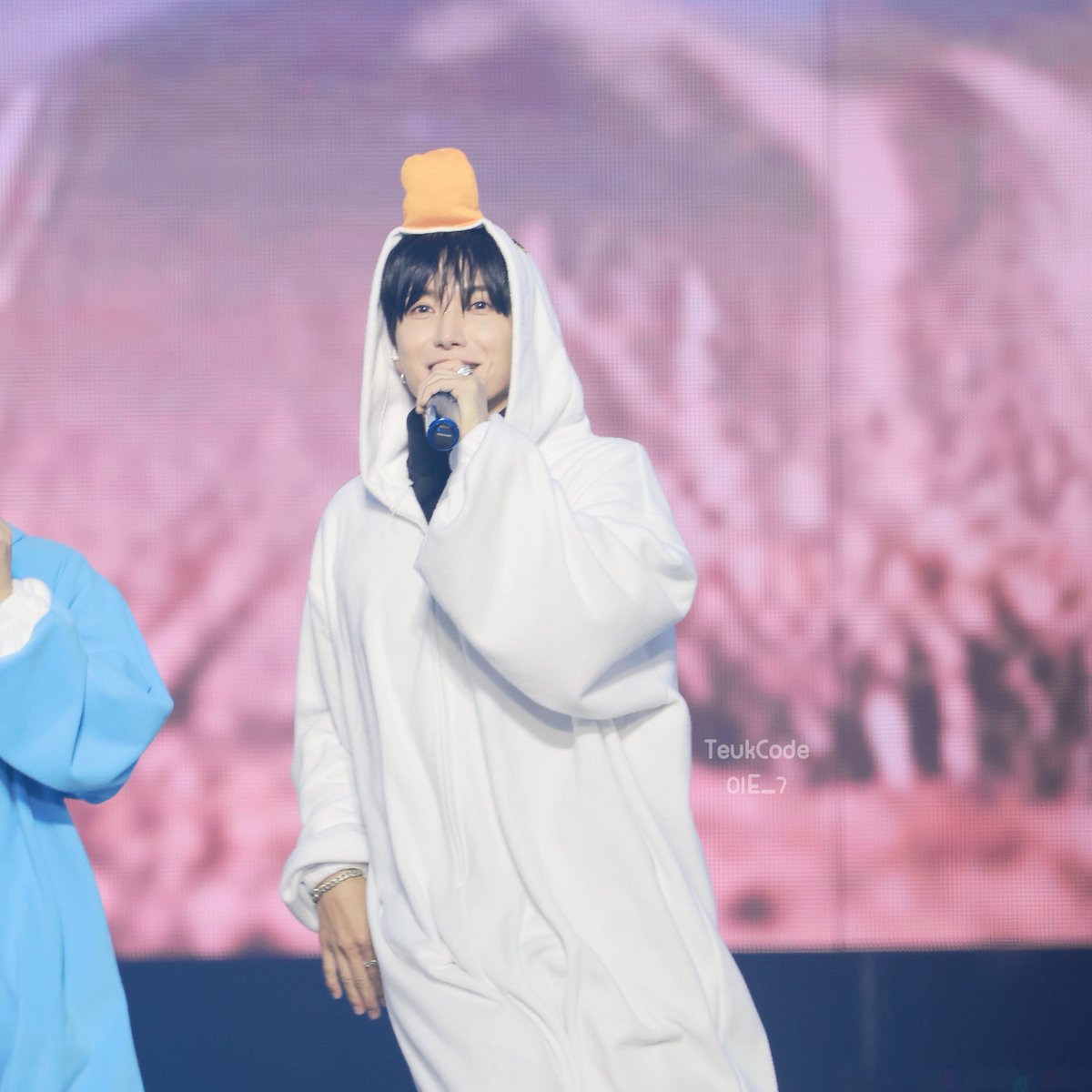 오랜만이네, 귀여운 오리 특🦆
Long time no see, cutie duck teuk teuk
<a href="/special1004/">Lee Teuk</a> 

#이특 #leeteuk #superjunior #슈퍼주니어 #イトゥク  #supershow10 #利特