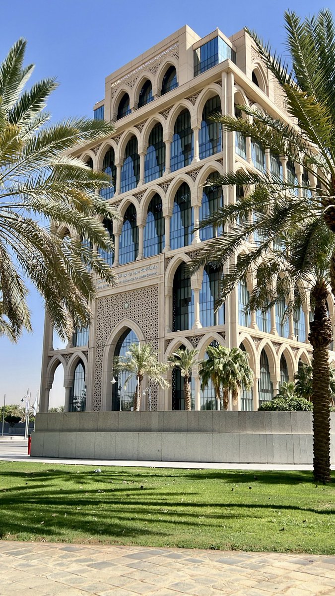 بإسمك اللهم نخوض دروبًا جديدة 
 إجعلها يا الله بداية خير آملين ألاّ نضل ولا نتعثر🤍🤲🏻