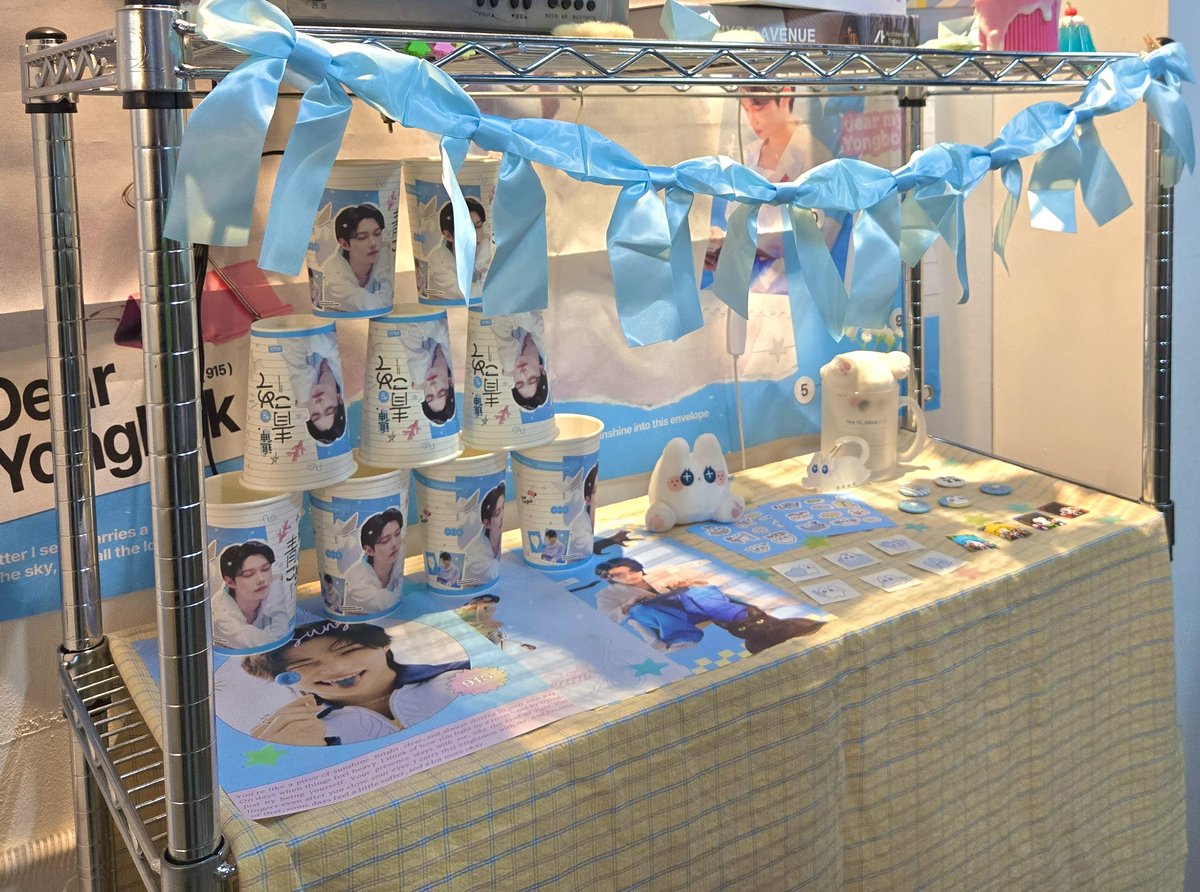 이번 생카중에 젤 이쁜것같아요….🩵
파랑파랑한 청춘느낌☺️
그리고 곳곳에 용글이가 너무 기여워요!!
 #추신_나의_파랑을_담아