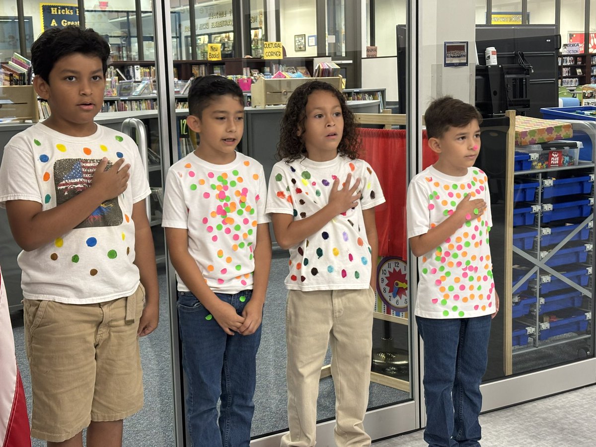 MatturroMEd's tweet photo. Celebrating #InternationalDotDay as we #MakeourMark check out these creative @HicksTigers π΄π΅π’βͺοΈπ‘π£π https://t.co/DPM9zdMylI