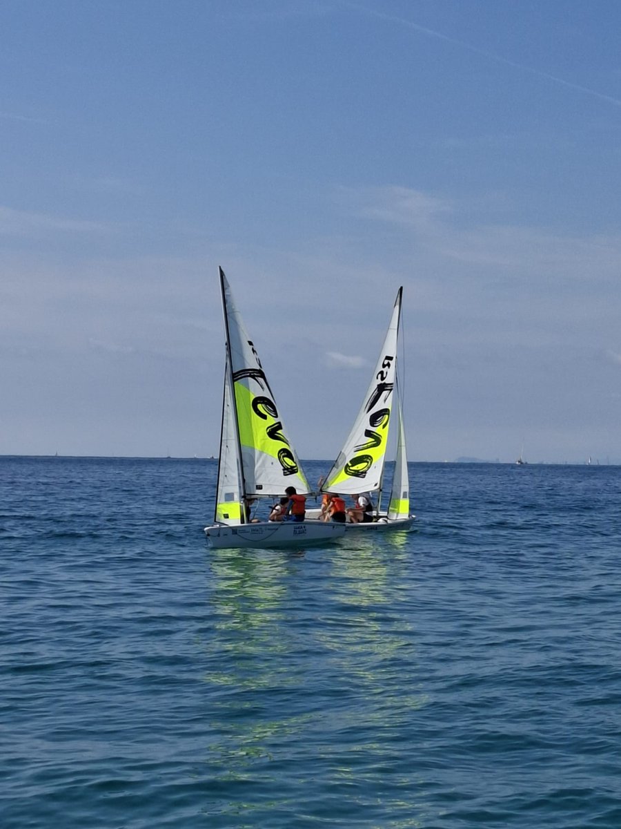 Primer entrenament del programa Liga Blava Escolar
Bona pràcti a i molt bones les primeres impresions de l'equip Arenys.
#lligablavaescolar #velaescolar <a href="/cnarenys/">CNAM</a> <a href="/esportcat/">Esports</a> <a href="/educaciocat/">Educació</a> <a href="/portsgencat/">Ports de la Generalitat</a> <a href="/radioarenys/">Ràdio Arenys</a>