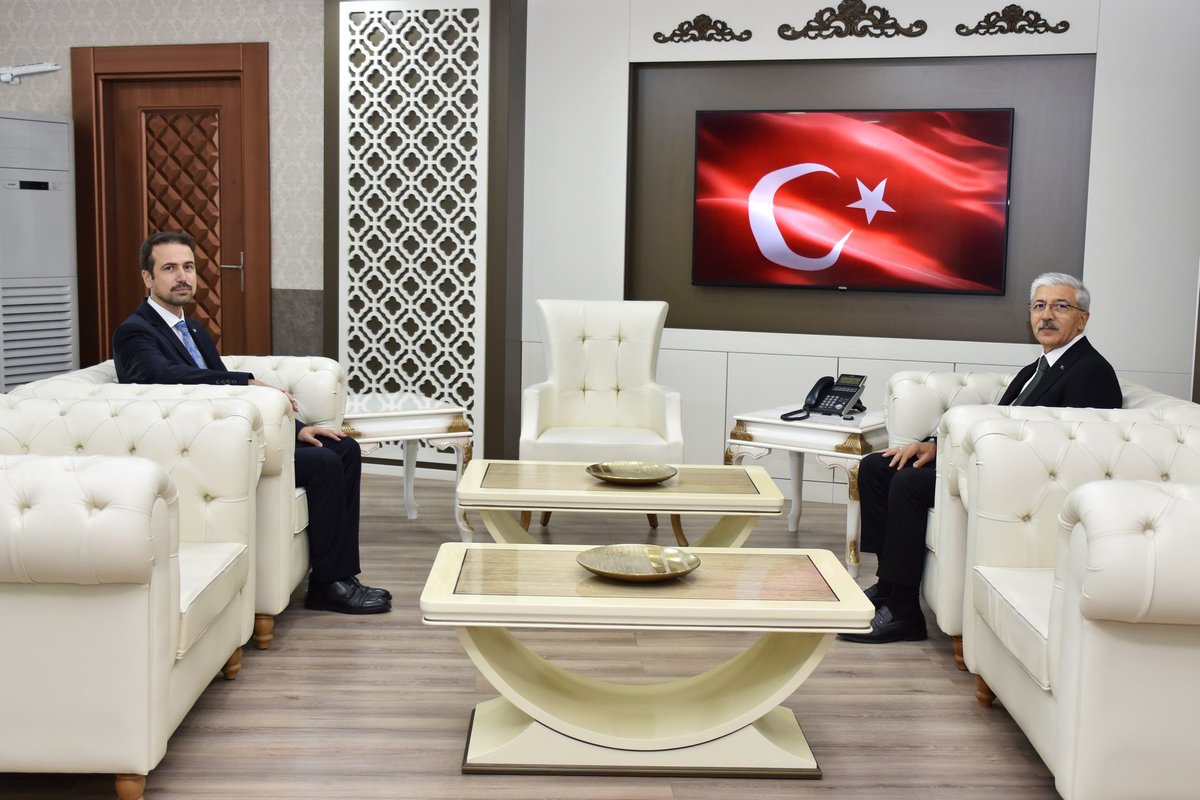 Vali Yardımcımız Sn. Ali AÇIKGÖZ; İl Emniyet Müdürümüz Sn. Arif ÇANKAL'a veda ziyaretinde bulundu.🤝