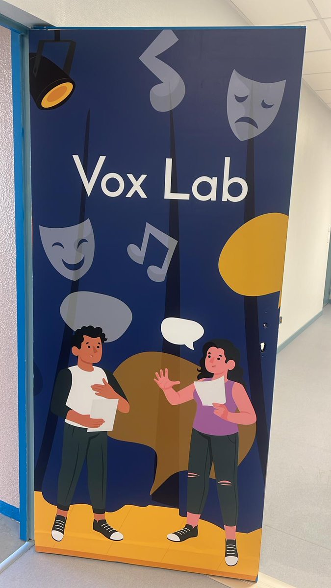 damienplontz's tweet photo. Après le VOX LAB, un nouvel espace dédié à la pratique de l'oral fait son apparition au @CLGSEITLINGER. 2eme acte du #projetinnovant  #TER #ORAL #CNR. Il n'y a plus qu'à attendre le retour du ☀️. @acnancymetz @Dsden57 @pf_mourier @cabbeke https://t.co/PE1PvStBpj