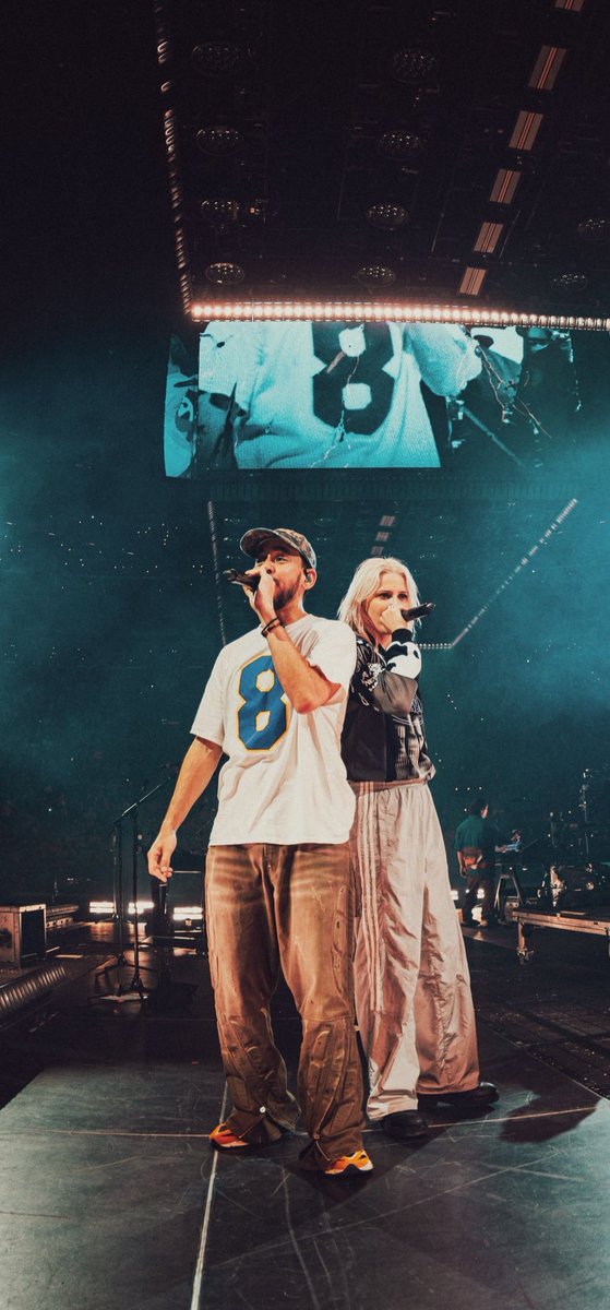 LPwallpapers's tweet photo. Mike and Emily 🩵 https://t.co/oMPx3R7IMT