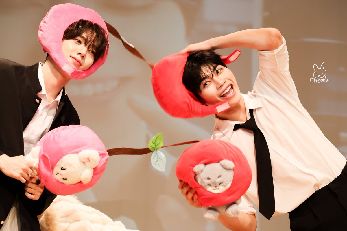5neook's tweet photo. 250914 MAKESTAR

🍒🐰🐻‍❄️

#박건욱 #PARKGUNWOOK #パクゴヌク #ゴヌク #건욱 #朴乾旭 https://t.co/H1SKbIW7au
