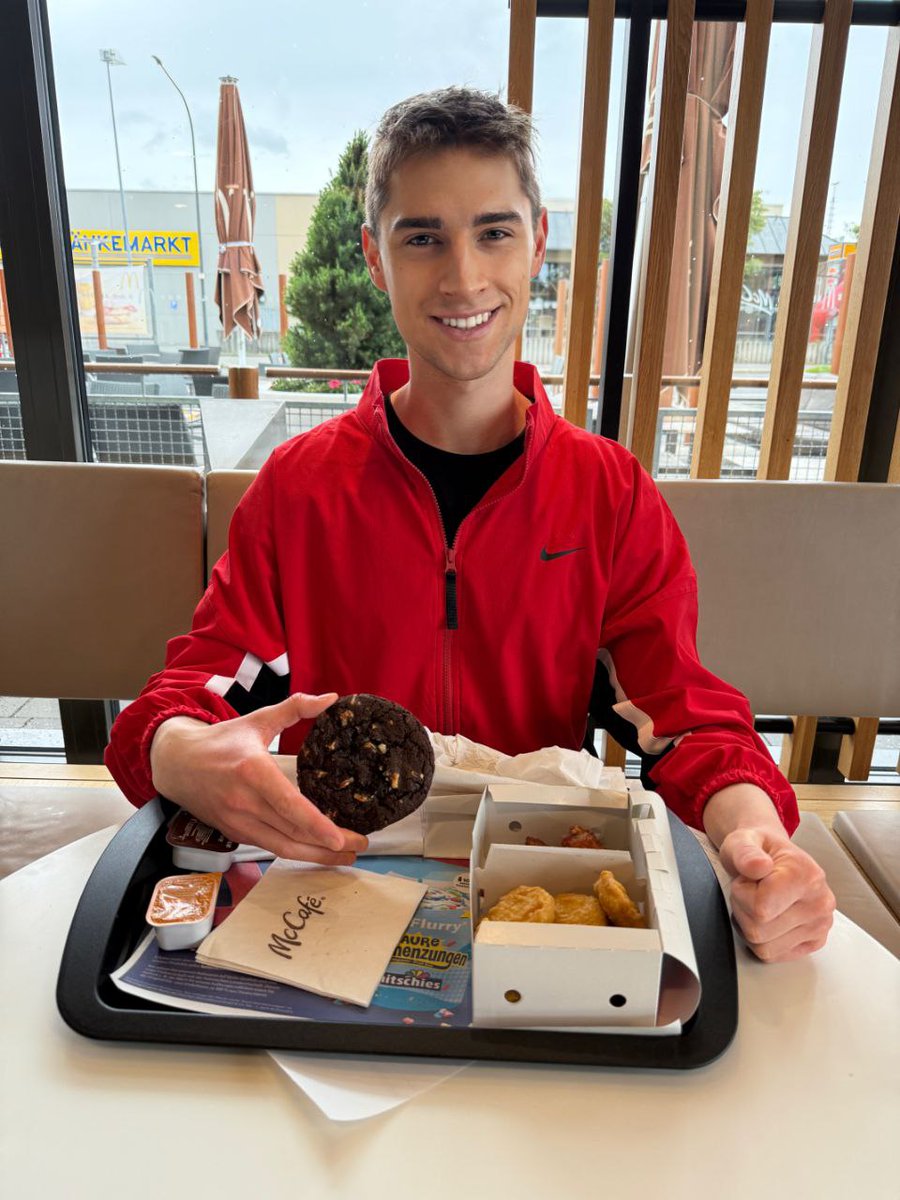 Good food, good mood! 😊 Happy tummy, happy me! 😄