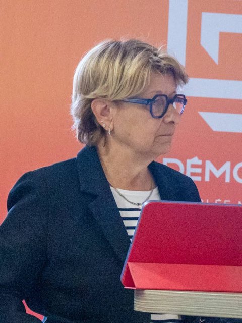 Aux journées parlementaires du groupe <a href="/DeputesDem/">Les Démocrates</a> avec des débats captivants et autour de notre président <a href="/MFesneau/">Marc Fesneau</a>. Avec les collègues de la commission <a href="/AN_Defense/">Commission de la Défense</a>,  <a href="/gdarrieussecq/">Geneviève Darrieussecq</a>, <a href="/christoblanchet/">Christophe Blanchet</a>, <a href="/SabineThillaye/">Sabine Thillaye</a>, nous avons présenté les travaux qui nous apparaissent