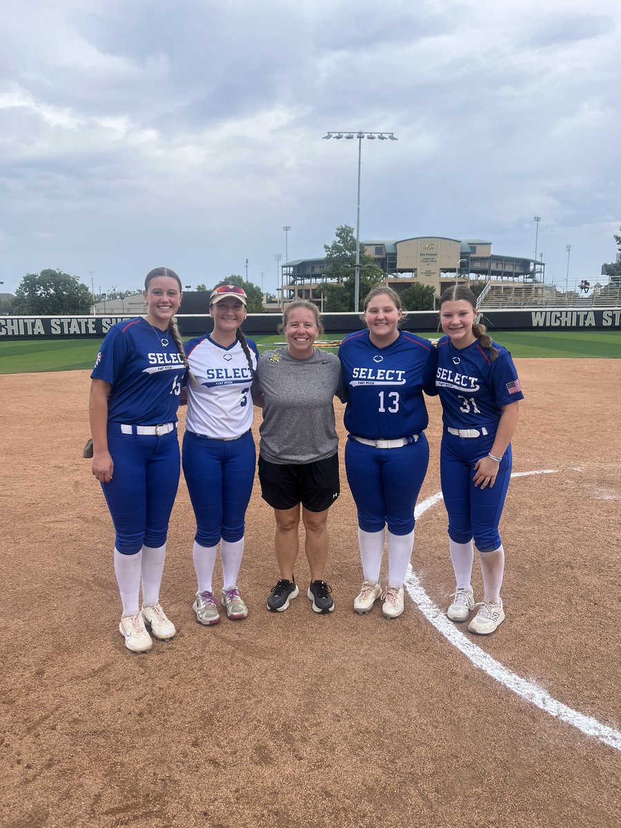 I had such an amazing time getting to learn so much and meet so many wonderful people at the <a href="/GoShockersSB/">Wichita State Softball</a> Camp yesterday. Thank you to all the coaches for putting together a great day.

<a href="/CoachBredbenner/">Kristi Bredbenner</a> 
<a href="/eeconomon/">Coach E</a> 
<a href="/CourtOliver24/">Courtney Oliver Elkins</a> 
<a href="/ejonesrockchalk/">Eric Jones - Select Fastpitch</a> 
<a href="/Select16Zagozda/">Select FP 16's Zagozda</a> 
<a href="/cnote1616/">ℂ𝕠𝕒𝕔𝕙 ℂ</a>
