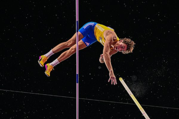 Mondo Duplantis gave the 85,000 fans in the Japan National Stadium on 15 September 2025. Starting at 5.50m, Mondo cleared the opening height, then, 5.85m, then 6.00m, then 6.10m and 6.15, all on first attempts!

It was not until 6.30 meters, where Mondo encountered some real