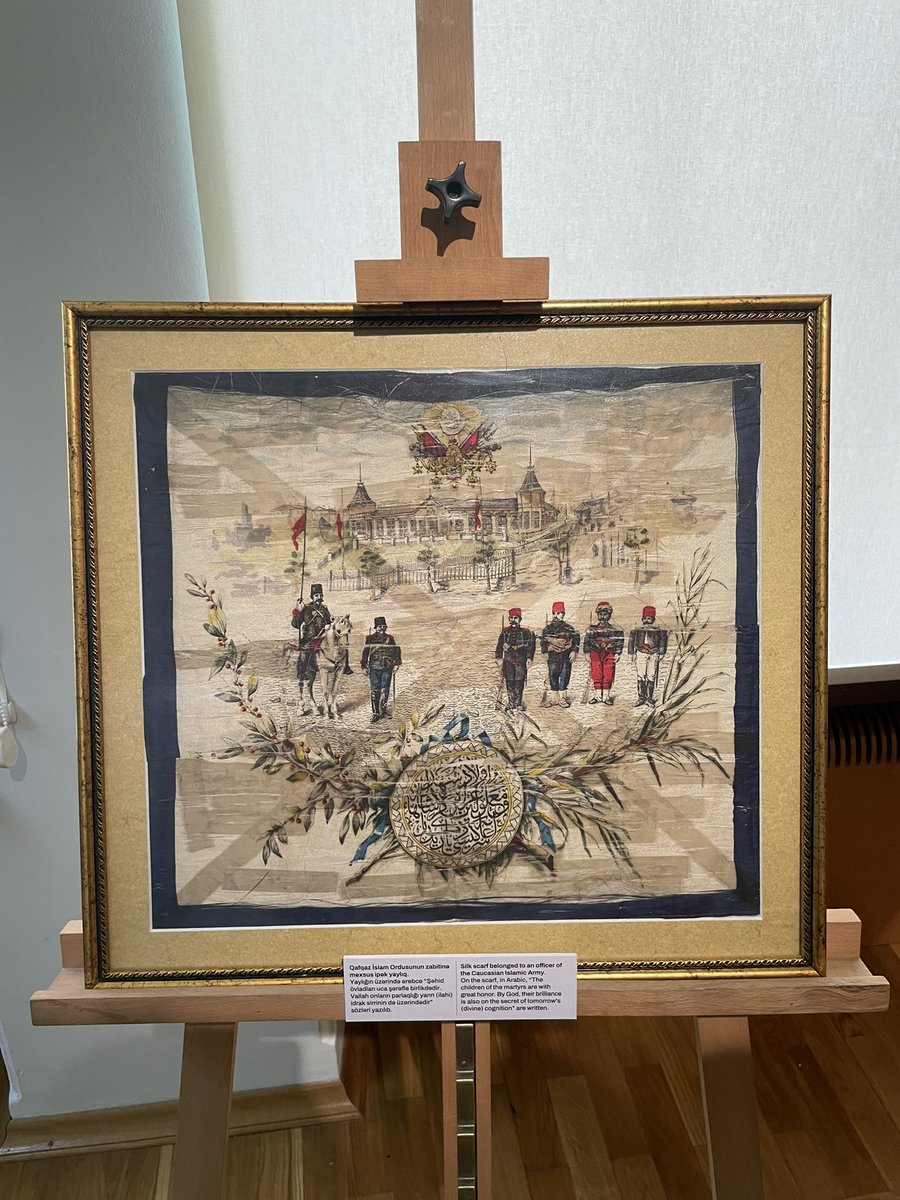 Bakü’de Zonaro’nun Hatıra Mendili

Sultan II. Mehmet’in İstanbul’a giriş tablosuyla tanınan saray ressamı Fausto Zonaro’nun ipek mendil üzerine, 1897 Türk-Yunan Harbi şehit ve gazi yakınları yararına düzenlenen serginin anısına yapılmış bir resmi. Azerbaycan Devlet Tarih