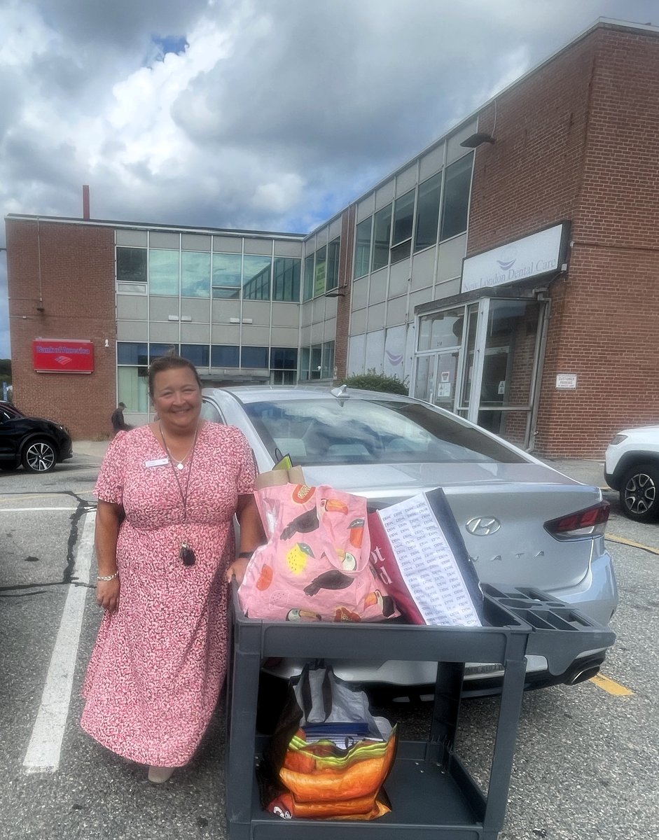 UnitedWaySECT's tweet image. Thank you to several community organizations and partners for running school supply drives, which we then distribute to local schools. Together,  we're helping kids have what they need to be successful in school. #UnitedistheWay #YouthOpportunity #schoolsupplies