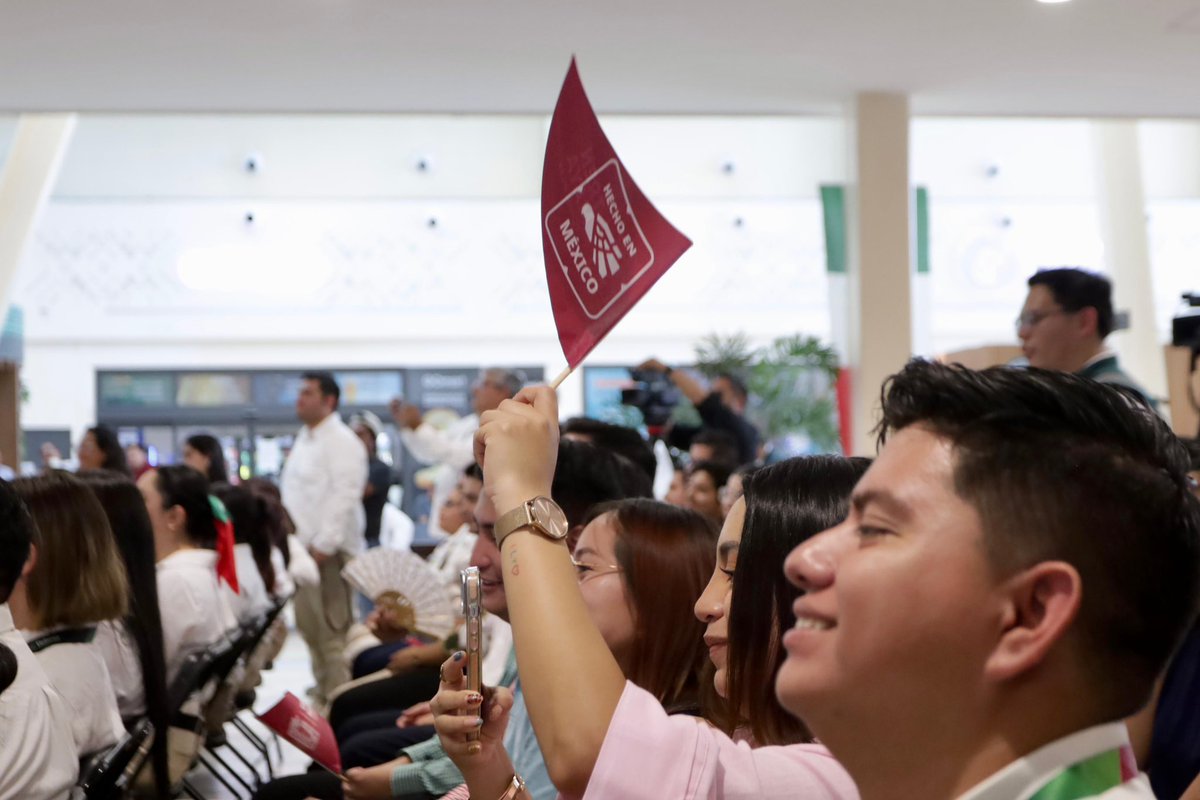 🚆 El Tren Maya recibió su distintivo Hecho en México 🇲🇽 en la estación Mérida Teya.
Orgullo nacional y motor del desarrollo en el sureste. ✨

#SETY #RenacimientoMaya