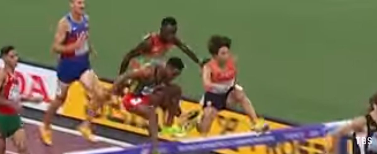 <a href="/athleteboo/">TBS 陸上</a> セレム最後のハードルで、三浦を押している。これは日本陸連は抗議すべき‼️‼️