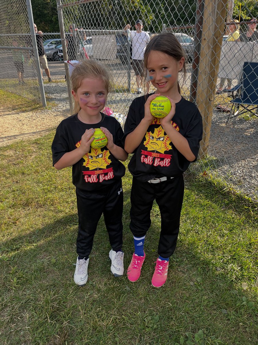 Congratulations to our 8u players of the game Daniella who was pitching quite a few strikes in her pitching debut and Coco with some great fielding at first and short!