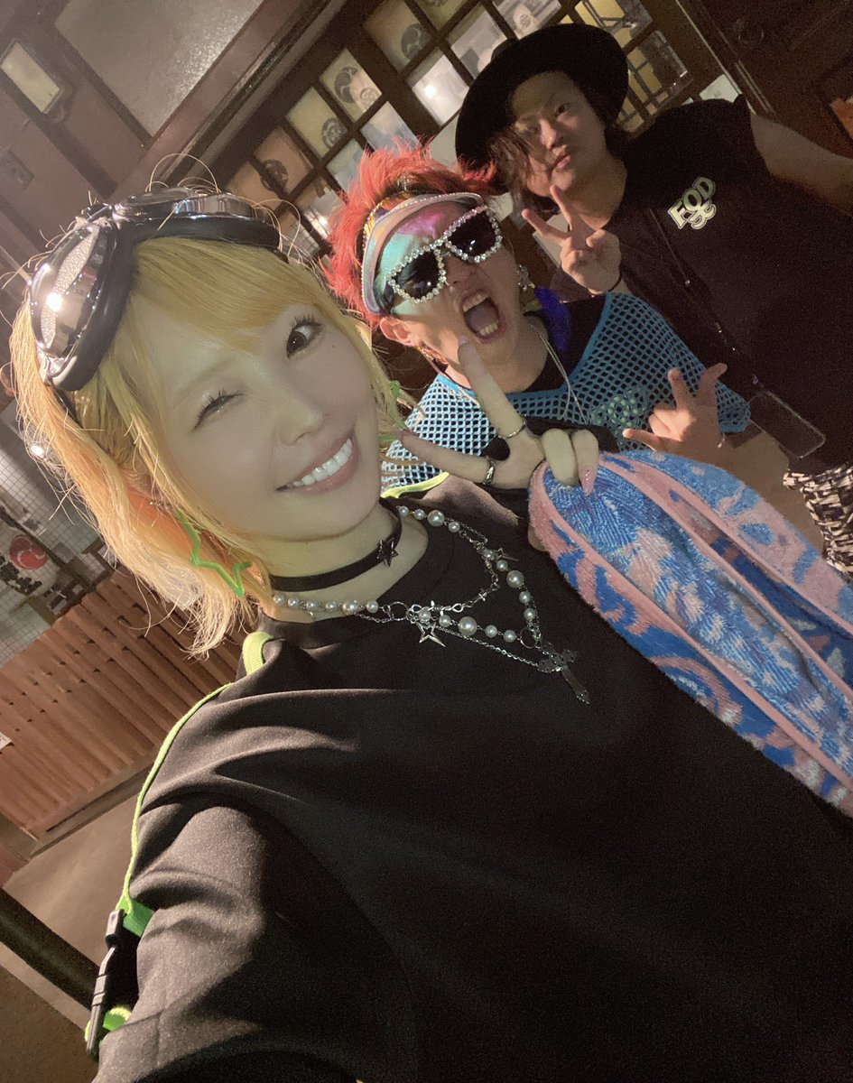 fod_zr's tweet photo. 例大祭ありがとうございました😆‼️

新曲「オレンジサイダー」
タオルがたくさん回ってて最高でした〜✊🏻🔥
また歌詞と一緒に動画載せますね🏖☀️

大勢の皆様に見ていただいて、FODを知っていただいて、ほんっとに嬉しい我々です。また必ず、次回のライブでお会いしましょう‼️(年内にやりたい...)

#FOD https://t.co/avp9QLzbyr
