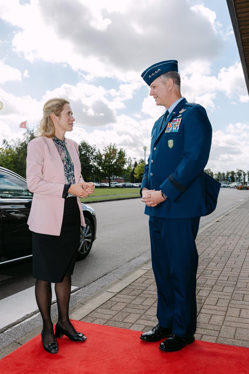 kajakallas's tweet image. Russia is escalating the war, not ending it – as shown by recent violations of Europe’s airspace.

Good to meet @NATO SACEUR General Grynkewich.

We discussed how to work together to strengthen the security of our airspace and the EU’s contribution to the Coalition of the Willing