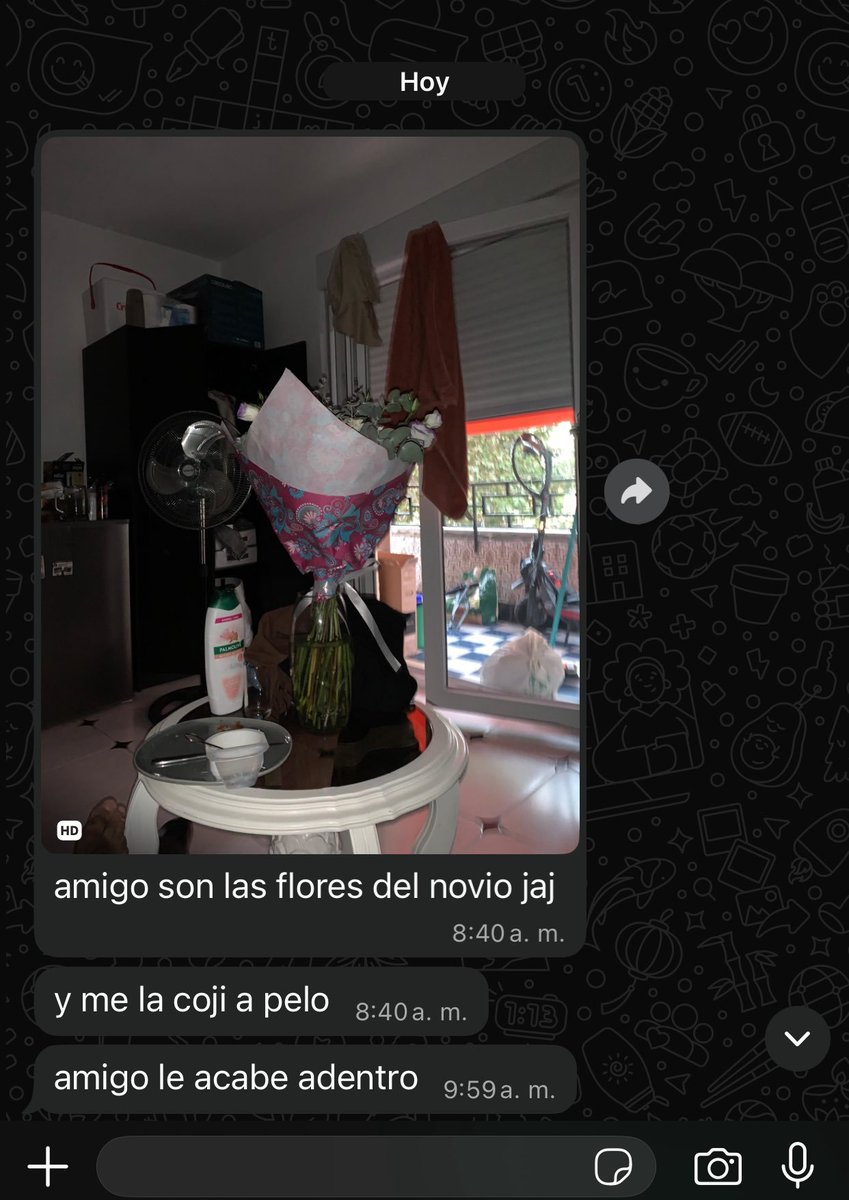"Flores"

Por este chat donde un chico cuenta que estuvo "a pelo" con una chica con novio.