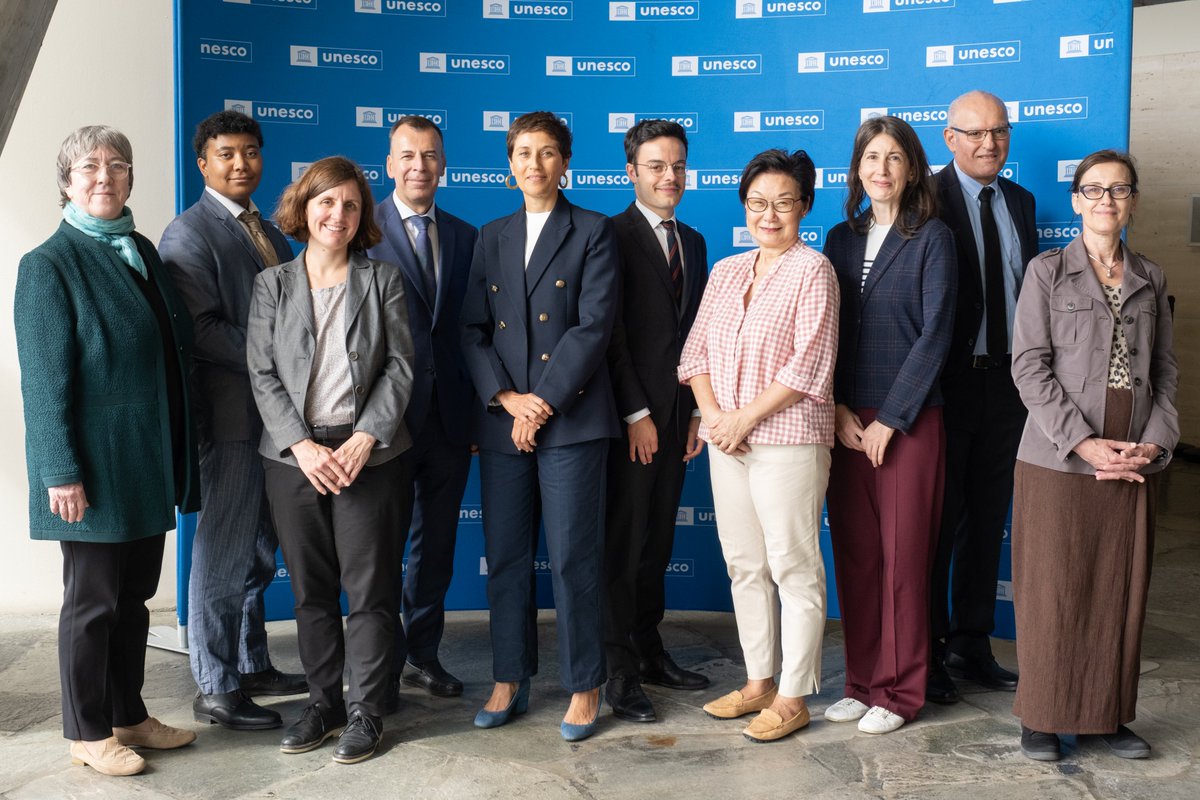 Rentrée  souriante de l’équipe mobilisée et fédérée autour de Madame Ahlem  Gharbi, nouvelle Ambassadrice de France auprès de l’UNESCO !