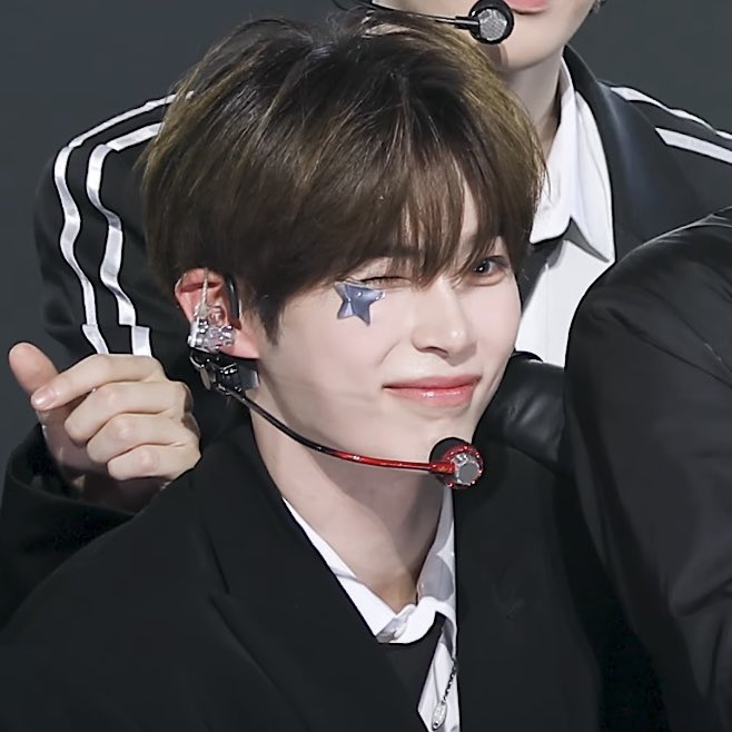 성한빈 얼굴 tweet media