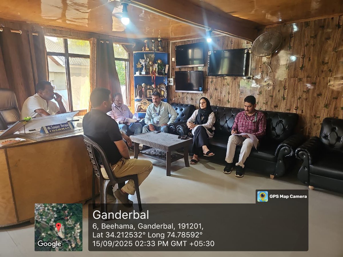 alcgbl's tweet photo. Following the directions of Labour Commissioner J&amp;K, ALC Ganderbal inspected 5 establishments today. Focus was on labour laws, wages, safety, POSH &amp; welfare compliance. Employers were asked to remove shortcomings and employees were made aware of their rights. #LabourWelfare https://t.co/Yfb8lcNmvi