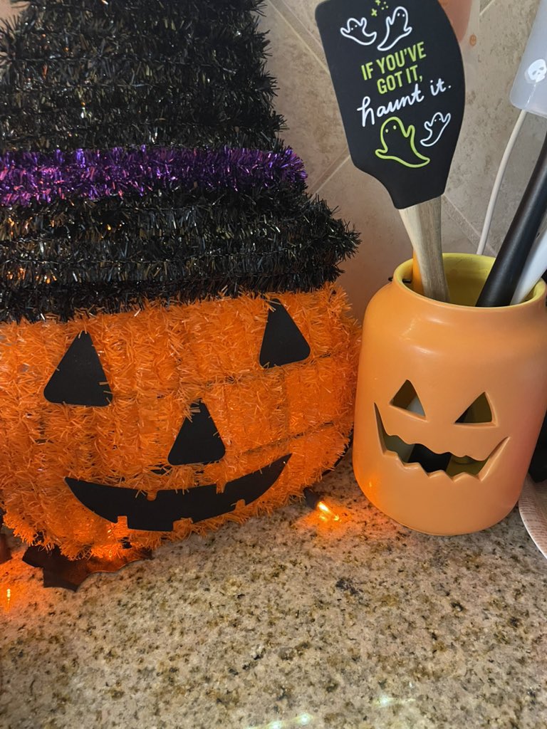 JWilliamsWWMT's tweet photo. Guess what we did this weekend?🎃
What did you get up to? I hope whatever it was you were able to enjoy it! https://t.co/KJIarAH8fO