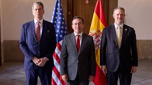 NuriaSuarez_R0's tweet photo. China y EEUU se reúnen en Madrid para llegar a un acuerdo comercial. El Ministro de Exteriores ha recibido a ambas delegaciones.

Pues no parece que España esté tan aislada. Igual es mejor para las relaciones internacionales no ser sumiso con la superpotencia🇺🇸
#DirectoAlGrano15S https://t.co/cLNNneVATW