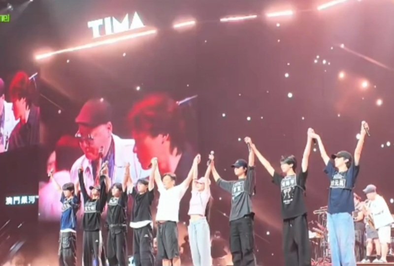 LY_LEADER_CIIU's tweet image. พบเด็กๆ ciiu ใน vlog ของพี่สาว feifei ค่ะ

🔖xhslink.com/o/4ne3uxt8d9y

ทุกคนยังเป็น ciiu 🏃🏃🏃🏃🏃🏃
.. ต้องมี 6 คนเสมอ ..🥹
#lixijie #luoyan
#HuangWenjin #Allen
#wangtianyi #Baiyuanhao 
#奔赴少年CIIU #CIIU
#JYP #JYPCHINA