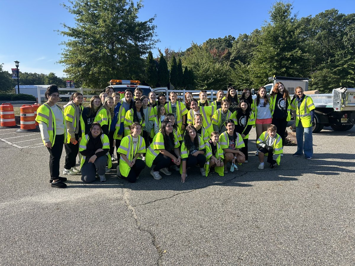 Over the weekend, the girls volunteered to clean up our community! Great way to get involved in making where we live a better place! 🏐 <a href="/RaritanAD/">T.J. O’Donnell</a>