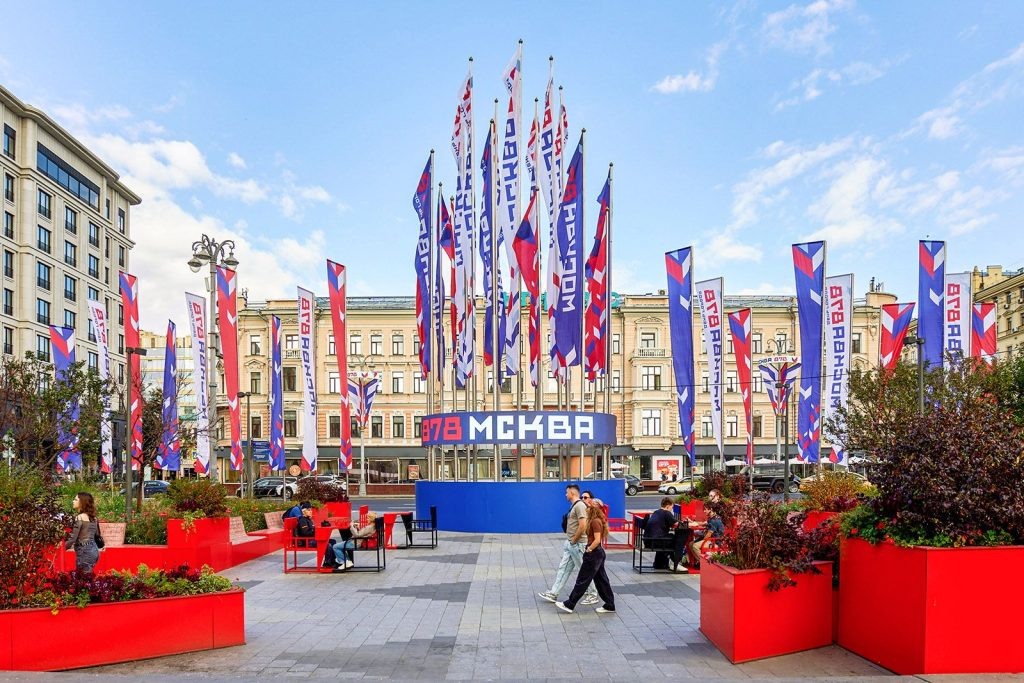 🎉 #Moscou a célébré ses 878 ans ce week-end !
Toute la ville s’est transformée en scène géante :
- concerts &amp; spectacles
- ciné en plein air
- expositions
- animations dans chaque quartier, pas seulement au centre
- feux d’artifice
Un moment unique pour découvrir la capitale !