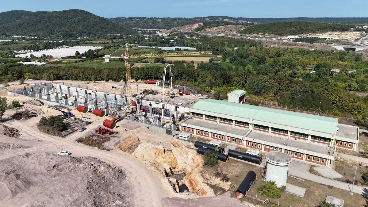 Temiz suyun güvencesi İSKİ sadece Ülkemizin değil Avrupa’nın da EN BÜYÜK İÇME SUYU TERFİ MERKEZİNİ inşaa ediyor. Mevcutta 1.000.000 m³/gün kapasiteye sahip olan Cumhuriyet İçme Suyu Arıtma Tesisi Terfi Merkezinin yanında yapımına devam edilen yeni terfi merkezi ile nihai