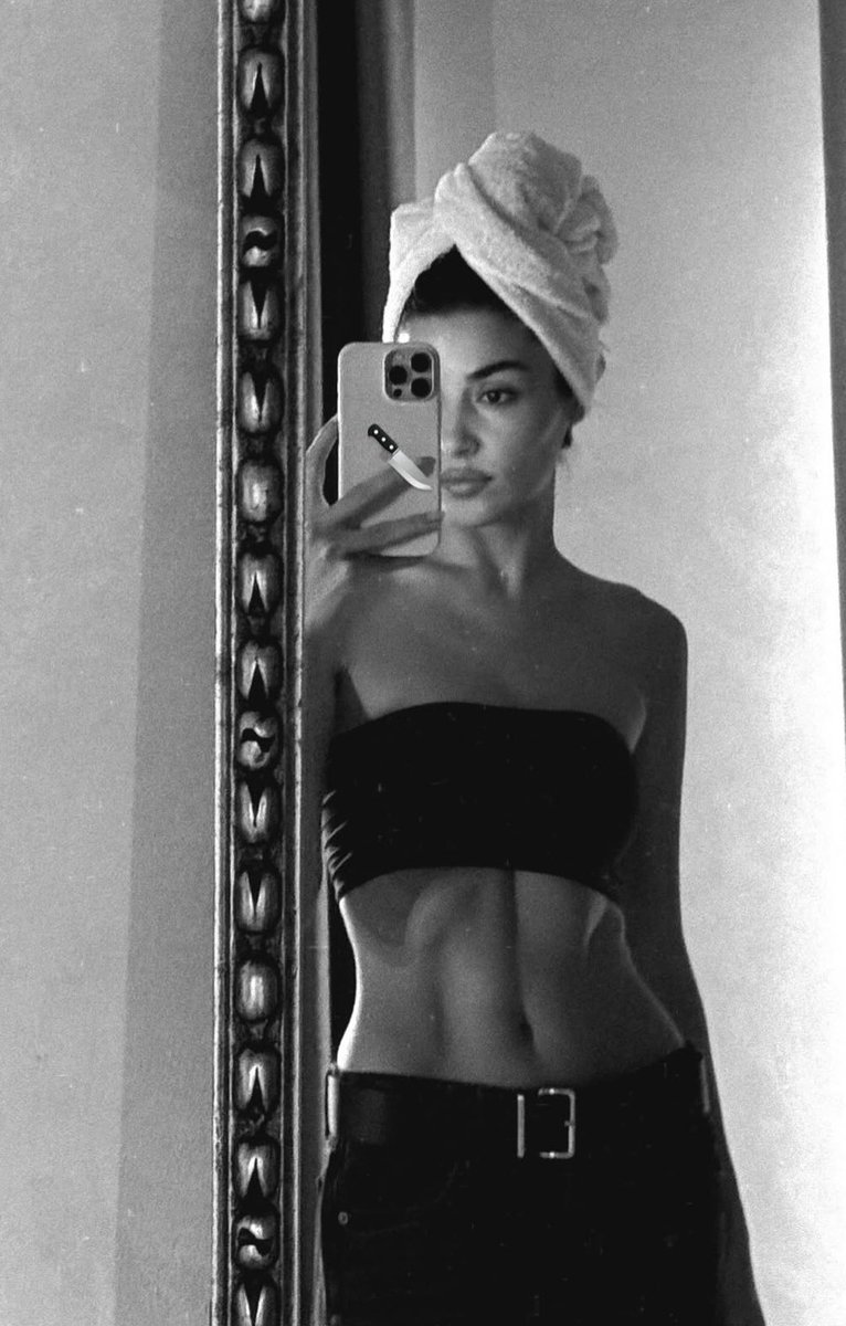 gitmehandemiyy_'s tweet photo. OMG GIRL!! 🤌🏻❤️‍🔥

#HandeErçel https://t.co/RBJqOqhXF2