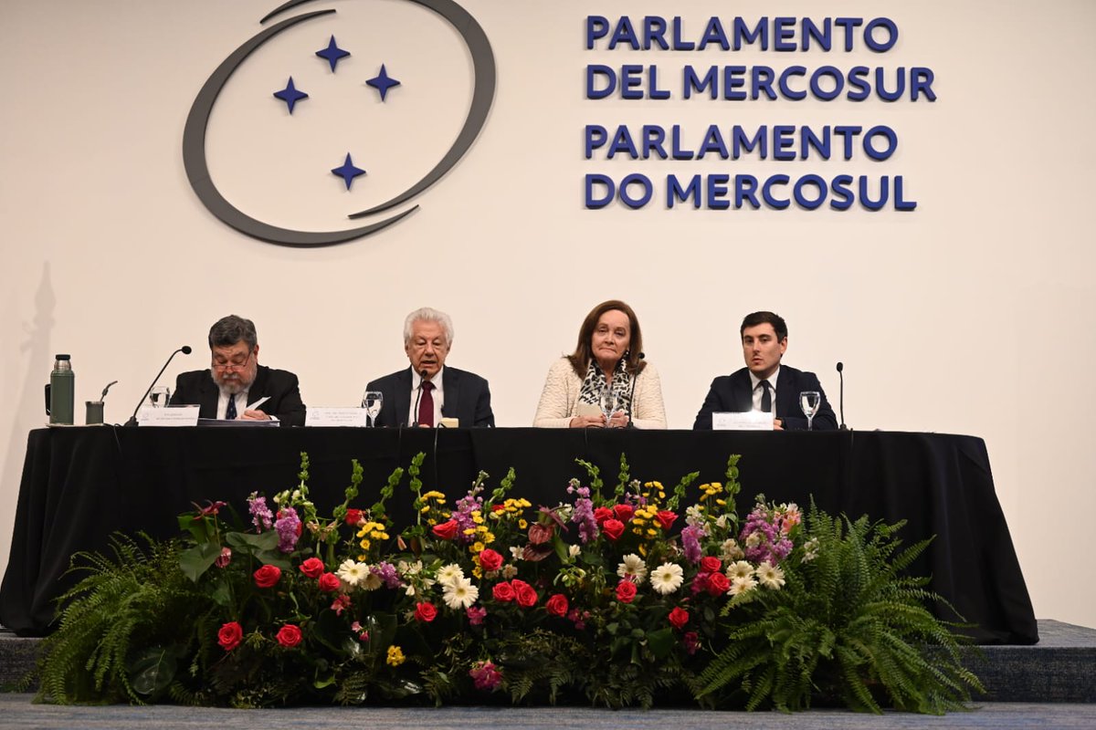 📢 #AHORA Inicia la IV Sesión Especial “Día internacional de la Democracia” en que se debate la calidad democrática en el MERCOSUR; la voz del #PARLASUR en el Día Internacional de la Democracia y los retos del PARLASUR en la calidad democrática.

🔴#EnVivo
youtube.com/live/ESpGqS43o…