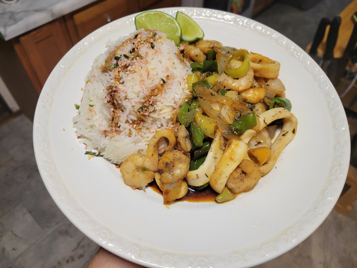 Made a pretty good meal over the weekend. It was satisfying! But the peppers were a bit more bitter than Id like. 🤔