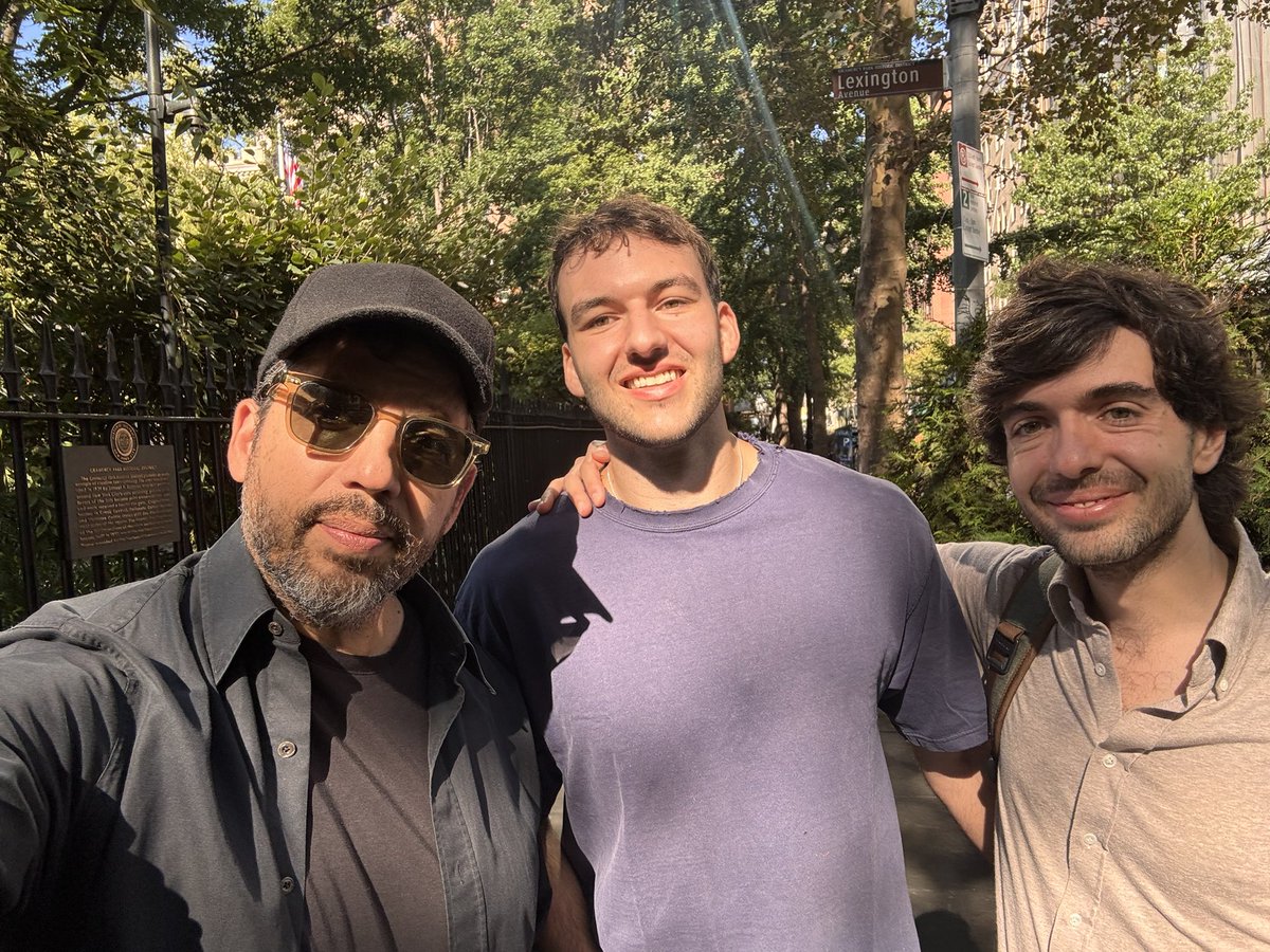 Cooking up some magic with <a href="/henri_stern/">Henri Stern Ꙫ</a> and <a href="/davidblaine/">David Blaine</a>