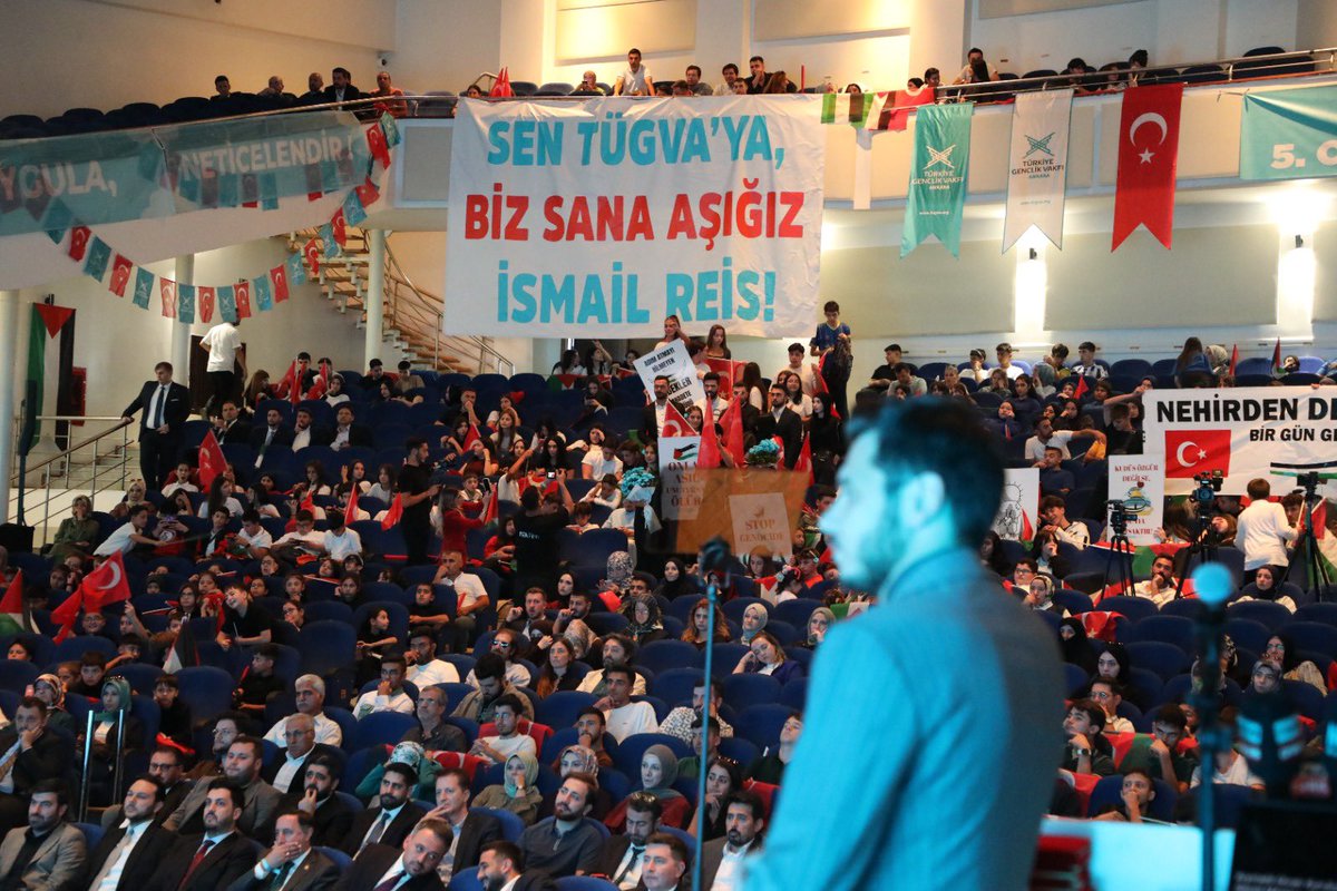 Hoş bir sada bırakmaktı ardımızda, bütün amacımız.

Onlarca dost, yüzlerce kardeş, binlerce gencin gönlünü kazandık hep birlikte.

Tügva’mızı kendimize değil davamıza araç kıldık, sonunda büsbütün bir gençlik hikayesinin Ankara’da imzasını attık.

İl Başkan Yardımcılarıma, İlçe