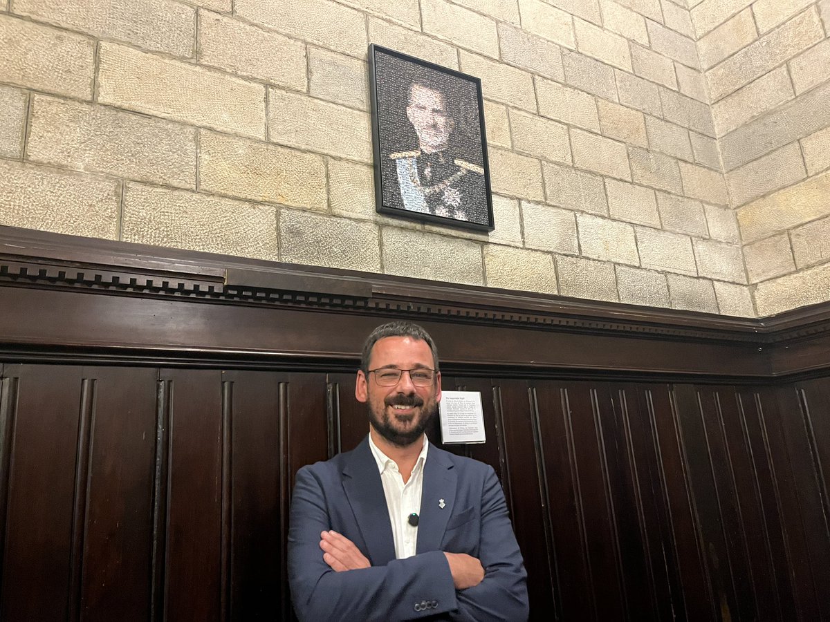 L’Ajuntament de Girona penja un retrat del Rei Felip VI fet amb imatges del referèndum de l’1 d’octubre a la ciutat 

Avui acabava el termini per tornar a posar la imatge del monarca a la sala de plens després d’una resolució judicial que donava la raó a VOX

<a href="/SERCatalunya/">SER CATALUNYA</a>