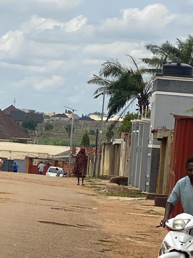 TrackaNG's tweet photo. N200m was allocated to the Provision and Installation of All in 1 Solar StreetLights in Selected Locations in Kaduna North, Kaduna South and Chikun LGAs, Kaduna state in the 2024 FG Budget. 

We tracked this project at Darkar community in Kaduna North and report that over 20 streetlights have been installed.

We call on @fedccojiriver, the implementing agency to provide the public with the locations of this project to aid our tracking efforts.