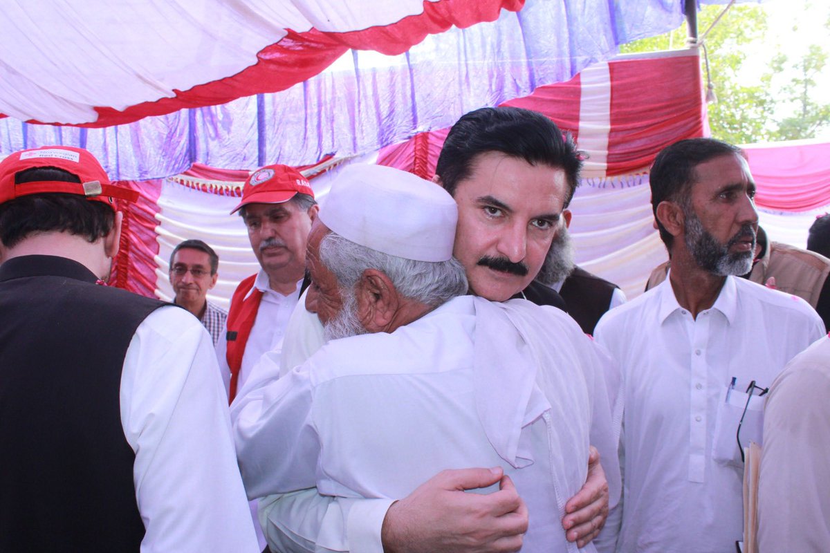 PRCSKP_Official's tweet photo. Governor KP @fkkundi visited a free medical camp organized by PRCSKP under Chairman Farzand Ali Wazir. He inspected facilities, interacted with beneficiaries, and praised PRCS KP’s efforts in providing free healthcare and timely humanitarian aid in D.I. Khan and nearby areas. https://t.co/FcnFwrj3h7